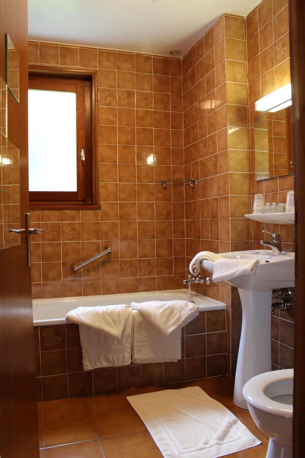 Les Moineaux Hotel Bellevaux