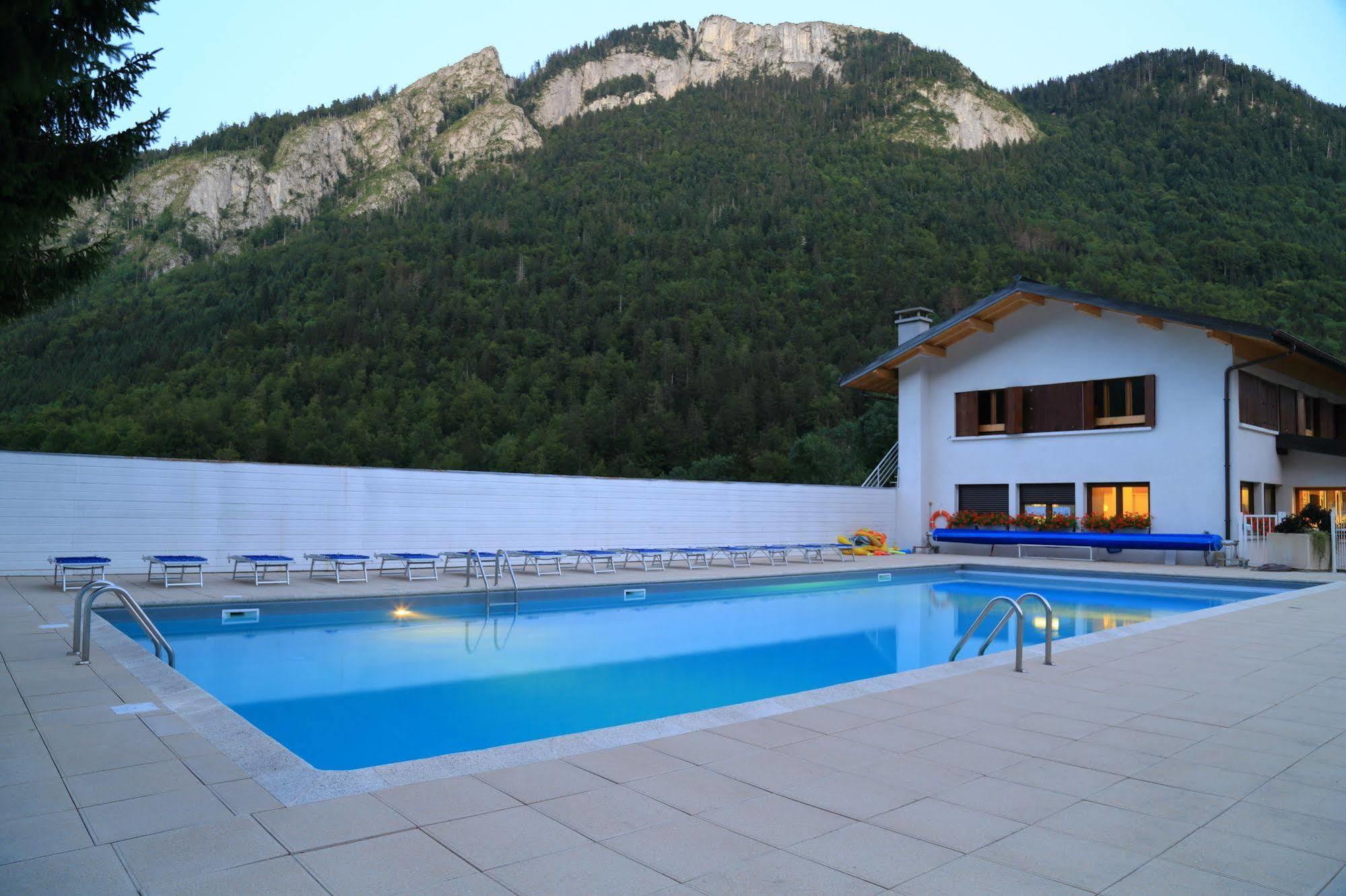 Les Moineaux Hotel